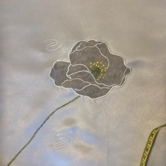 Square Table Decoration - Picture 3 of 3